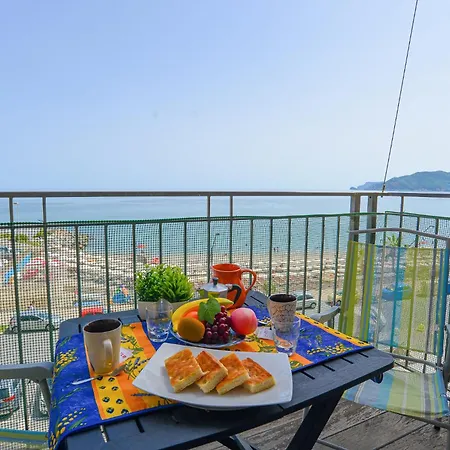 Riflessi D Azzurro Fronte Mare Panoramico Apartment