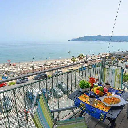 Apartment Riflessi D Azzurro Fronte Mare Panoramico Savona
